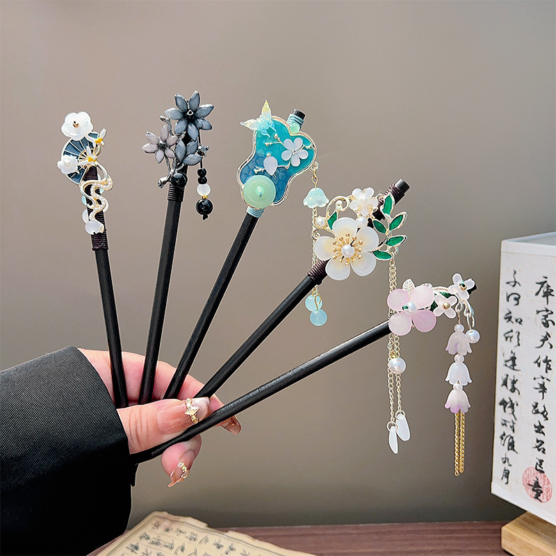 Vintage Collector - Classic Tassel Hair Stick Black Wooden