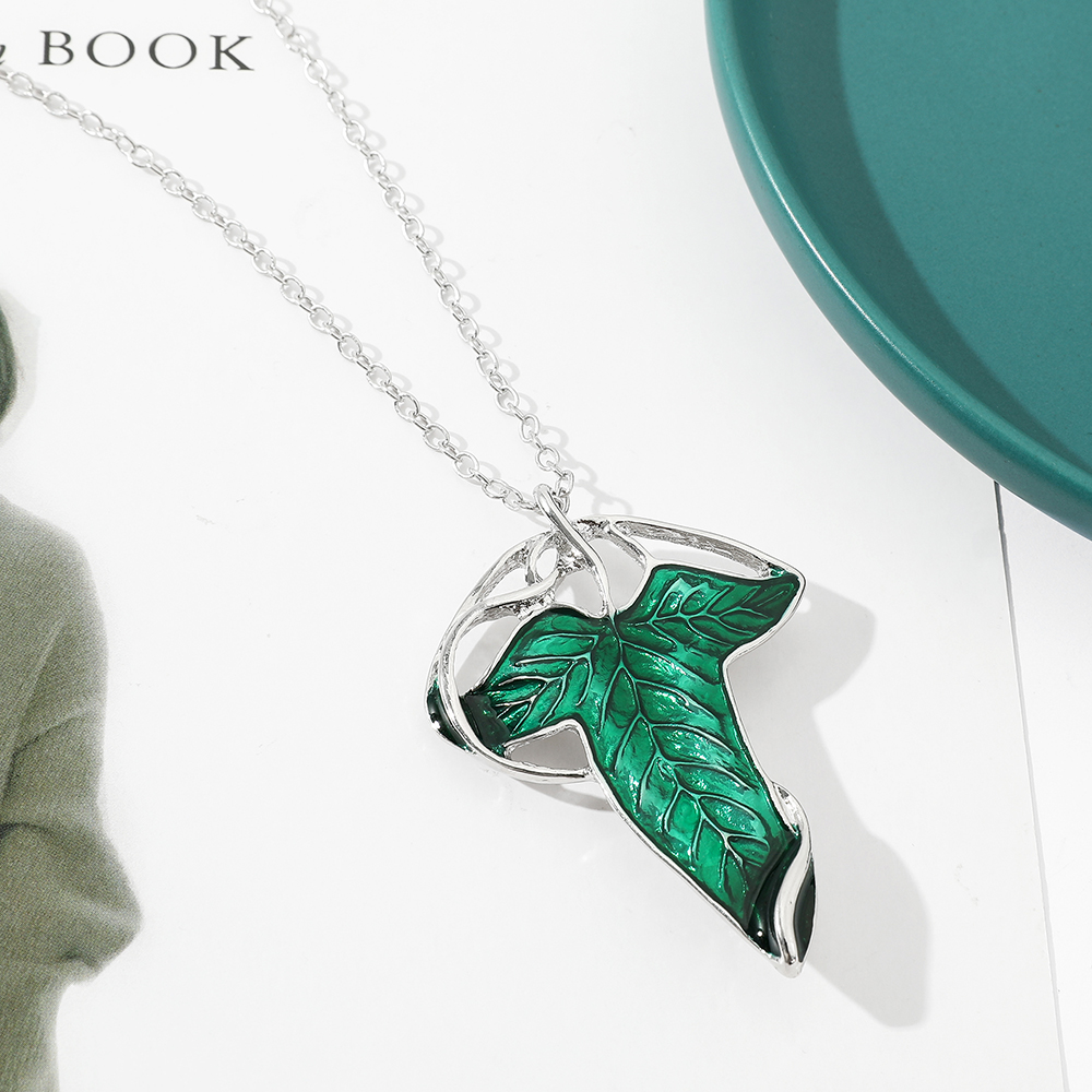 Vintage Green Leaf Pendant Nec - Vintage Collector recension och pris