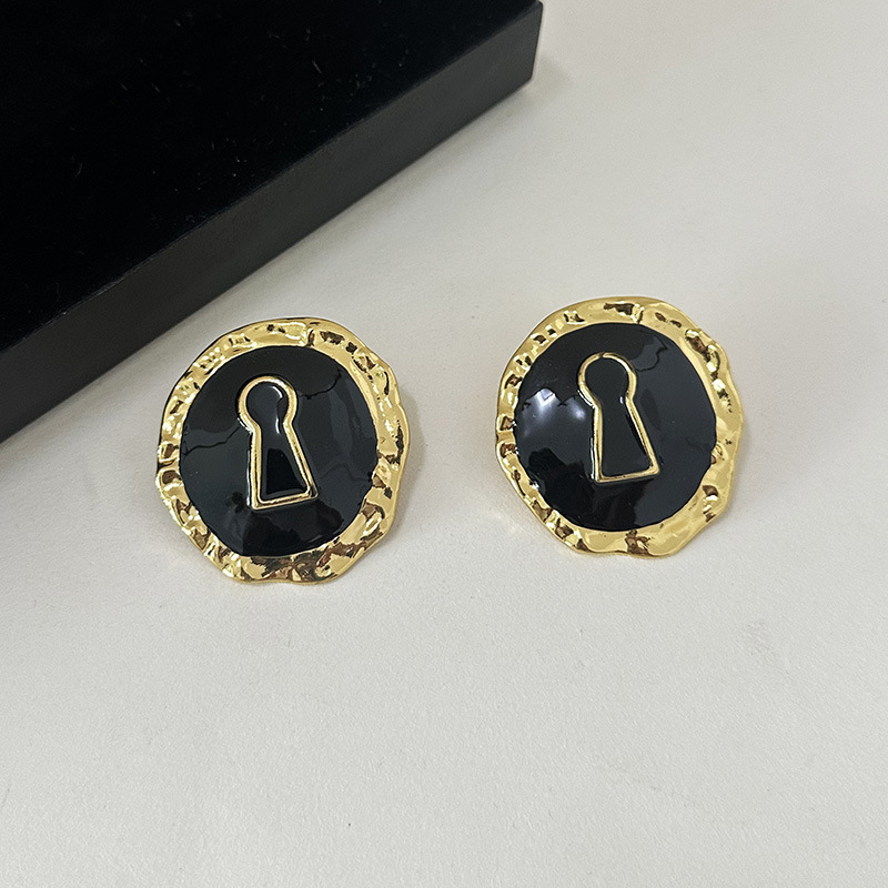 Exaggerated Black Enameled All - Vintage Collectible Jewelry recension och pris